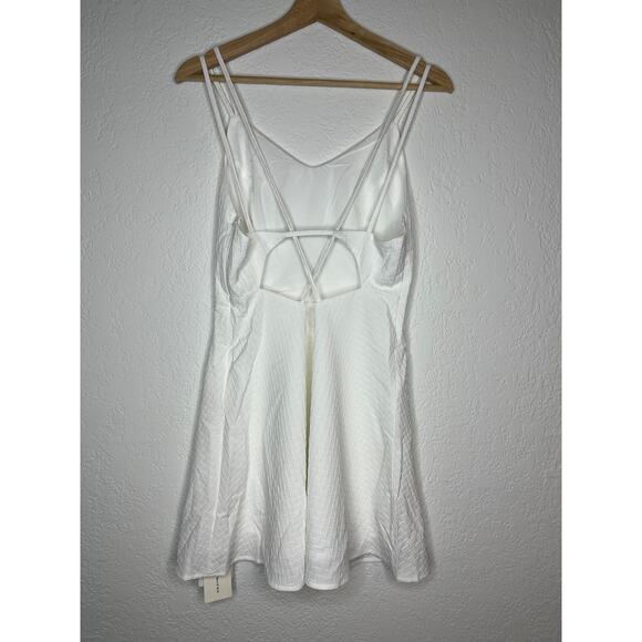 Commense White Criss Cross Backless Mini Dress M NWT - Picture 10 of 10